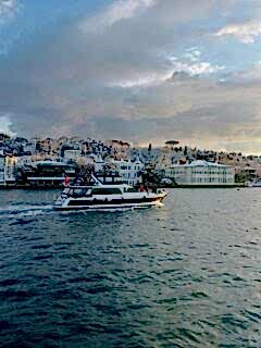 Cruising between two continents ⚓️