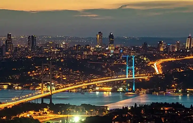 Bosphorus Dinner Cruise with Unlimited Alcoholic Drinks